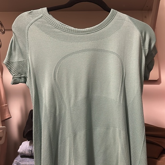 Blue/greenish lululemon top - Picture 2 of 3